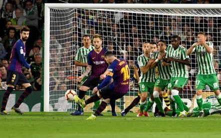 Resultado de imagen para MESSI GOL AL BETIS
