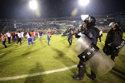 El Gobierno creará una comisión para definir la seguridad en los estadios hondureños El Gobierno creará una comisión para definir la seguridad en los estadios hondureños