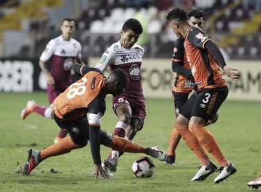 2-0. El Saprissa toma ventaja frente a un defensivo Águila en la Liga Concacaf 2-0. El Saprissa toma ventaja frente a un defensivo Águila en la Liga Concacaf