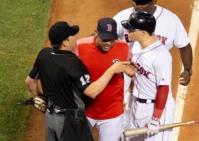 5-4. Holt jonronea y marca la victoria de los Medias Rojas 5-4. Holt jonronea y marca la victoria de los Medias Rojas