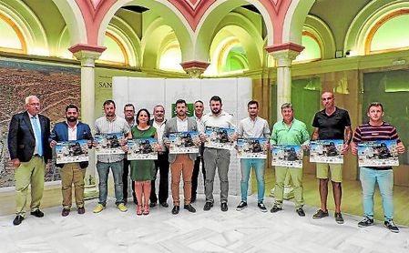 El diputado provincial de Cultura y Ciudadanía, Alejandro Moyano, e Isabel María Romero, alcaldesa de Algámitas, hicieron los honores en la Casa de la Provincia. El diputado provincial de Cultura y Ciudadanía, Alejandro Moyano, e Isabel María Romero, alcaldesa de Algámitas, hicieron los honores en la Casa de la Provincia.