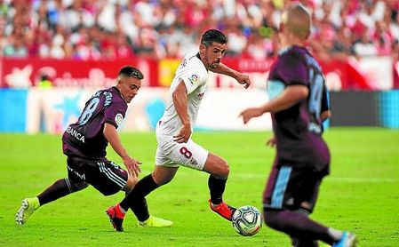 Nolito, en la imagen ante el Celta, ha sido hasta ahora un fijo en un costado zurdo con mucha competencia. Nolito, en la imagen ante el Celta, ha sido hasta ahora un fijo en un costado zurdo con mucha competencia.