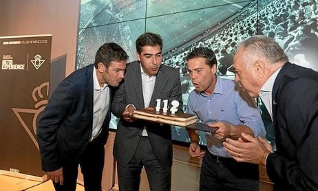El Betis celebró su cumpleaños. El Betis celebró su cumpleaños.