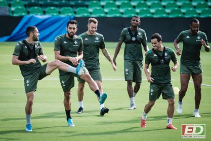 Entrenamiento del Betis en el Benito Villamarín. Entrenamiento del Betis en el Benito Villamarín.