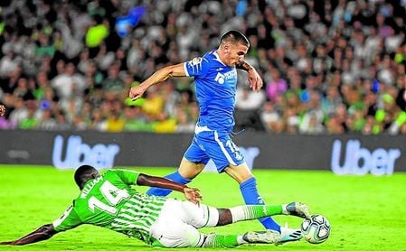 Carvalho fue expulsado tras recibir un mal pase de Kaptoum. Carvalho fue expulsado tras recibir un mal pase de Kaptoum.