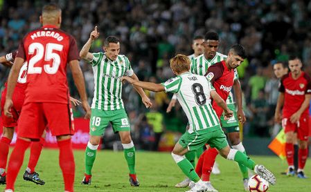 Derbi de la temporada pasada en el Benito VIllamarín. Derbi de la temporada pasada en el Benito VIllamarín.