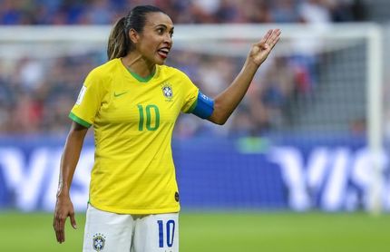 La futbolista brasileña Marta creará un albergue para animales abandonados en su ciudad natal La futbolista brasileña Marta creará un albergue para animales abandonados en su ciudad natal