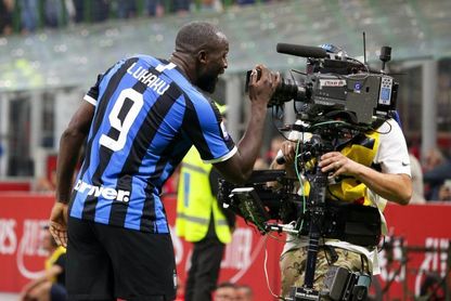 El Inter gana el derbi al Milan y sigue líder con el pleno de puntos El Inter gana el derbi al Milan y sigue líder con el pleno de puntos