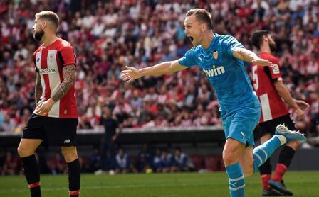 0-1. El Valencia acaba con la buena racha del Athletic en San Mamés 0-1. El Valencia acaba con la buena racha del Athletic en San Mamés