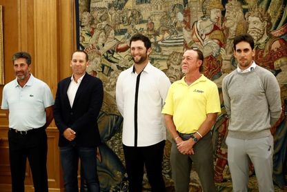 El rey recibe en Zarzuela a los principales golfistas españoles El rey recibe en Zarzuela a los principales golfistas españoles
