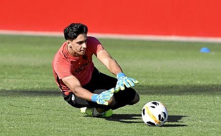 Este jueves podría darse el debut de Bono con el Sevilla FC. Este jueves podría darse el debut de Bono con el Sevilla FC.