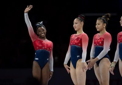 Biles convierte en inaccesible al equipo de EE.UU., de nuevo campeón mundial Biles convierte en inaccesible al equipo de EE.UU., de nuevo campeón mundial
