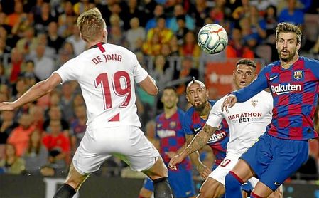 De Jong, en un lance del partido ante el Camp Nou. De Jong, en un lance del partido ante el Camp Nou.