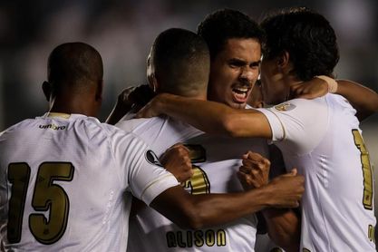 Santos desplaza al Palmeiras del segundo lugar y le da una mano al Flamengo Santos desplaza al Palmeiras del segundo lugar y le da una mano al Flamengo
