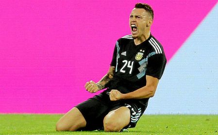 Lucas Ocampos, celebrando un gol con el Sevilla FC. Lucas Ocampos, celebrando un gol con el Sevilla FC.