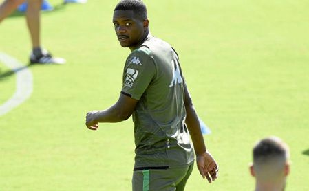 Carvalho, en un entrenamiento del Betis. Carvalho, en un entrenamiento del Betis.