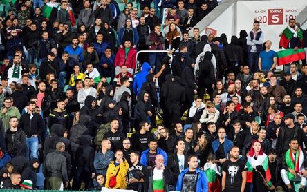 La UEFA abre expediente tras el Bulgaria-Inglaterra e investigará el gesto de Turquía La UEFA abre expediente tras el Bulgaria-Inglaterra e investigará el gesto de Turquía