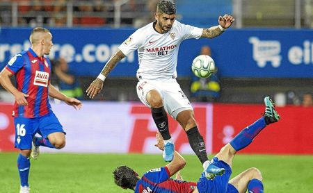 Banega, durante el partido contra el Eibar. Banega, durante el partido contra el Eibar.