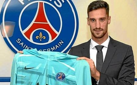 Sergio Rico, en su presentación con el PSG. Sergio Rico, en su presentación con el PSG.