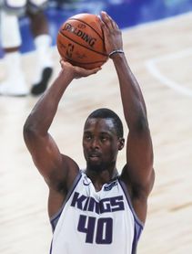 102-101. Barnes anota y sella la primera victoria de los Kings 102-101. Barnes anota y sella la primera victoria de los Kings