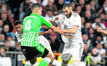 Feddal, ante el Real Madrid. Feddal, ante el Real Madrid.