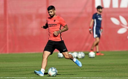 Banega, entrenándose con el Sevilla FC. Banega, entrenándose con el Sevilla FC.