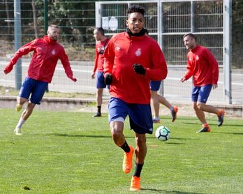 Una lesión saca a Johan Mojica de los amistosos de Colombia contra Ecuador y Perú Una lesión saca a Johan Mojica de los amistosos de Colombia contra Ecuador y Perú