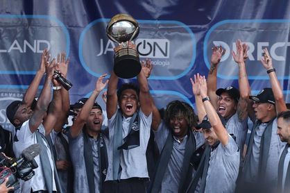 Independiente del Valle recorre Quito tras ganar la Sudamericana Independiente del Valle recorre Quito tras ganar la Sudamericana