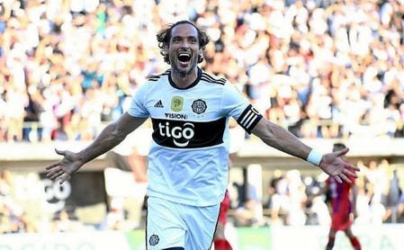 Un ex bético se luce en el Clásico de Paraguay. Un ex bético se luce en el Clásico de Paraguay.