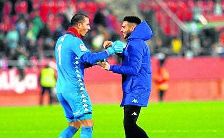 Dani Martín fue el primero en felicitar a su compañero Joel Robles por su partidazo en Mallorca. Dani Martín fue el primero en felicitar a su compañero Joel Robles por su partidazo en Mallorca.