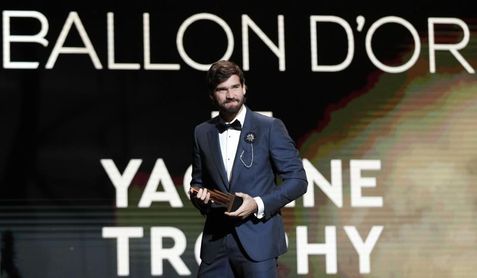 Alisson (Liverpool) gana el primer trofeo Yashin al mejor portero Alisson (Liverpool) gana el primer trofeo Yashin al mejor portero