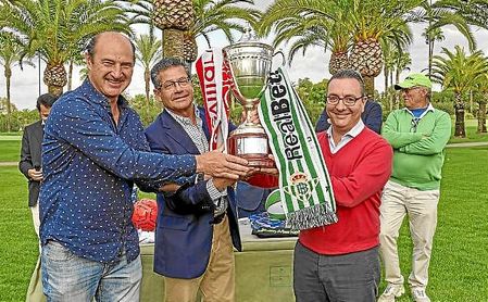 El Sevilla FC se lleva la 'The Cup Sevilla-Betis', el derbi del golf. El Sevilla FC se lleva la 'The Cup Sevilla-Betis', el derbi del golf.