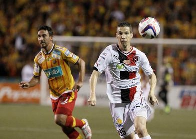 Alajuelense y Herediano disputan el título del fútbol en Costa Rica, en duelo de técnicos argentinos Alajuelense y Herediano disputan el título del fútbol en Costa Rica, en duelo de técnicos argentinos