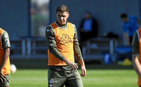 Joaquín, durante un entrenamiento con el Betis. Joaquín, durante un entrenamiento con el Betis.
