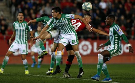 Mandi vio la quinta amarilla en Mallorca y no podrá jugar el domingo ante el Athletic. Mandi vio la quinta amarilla en Mallorca y no podrá jugar el domingo ante el Athletic.
