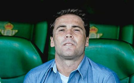 Rubi, antes del comienzo del Betis-Athletic. Rubi, antes del comienzo del Betis-Athletic.