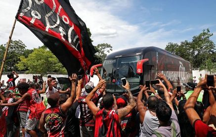 El Flamengo viaja a Catar arropado por una marea rubro-negra El Flamengo viaja a Catar arropado por una marea rubro-negra