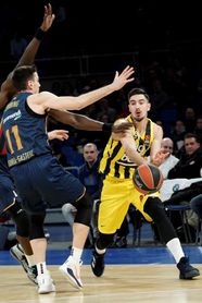 65-79. El Baskonia repite sus errores ante el Fenerbahce 65-79. El Baskonia repite sus errores ante el Fenerbahce