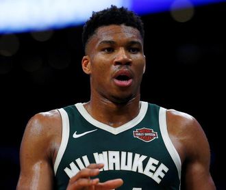 98-107. Antetokounmpo aporta un doble-doble en la victoria de los Bucks 98-107. Antetokounmpo aporta un doble-doble en la victoria de los Bucks