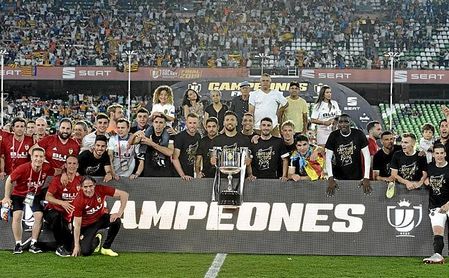 El Valencia Cf ha sido el último campeón de la Copa del Rey. El Valencia Cf ha sido el último campeón de la Copa del Rey.