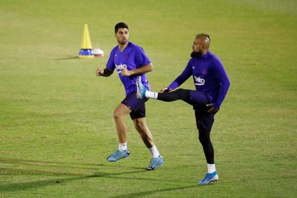 Luis Suárez estará unos cuatro meses de baja tras su operación en rodilla Luis Suárez estará unos cuatro meses de baja tras su operación en rodilla