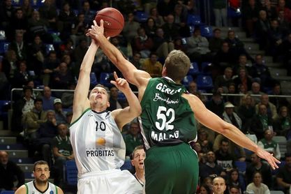 90-84. Unicaja tira de oficio para vencer la resistencia de un serio Joventut 90-84. Unicaja tira de oficio para vencer la resistencia de un serio Joventut