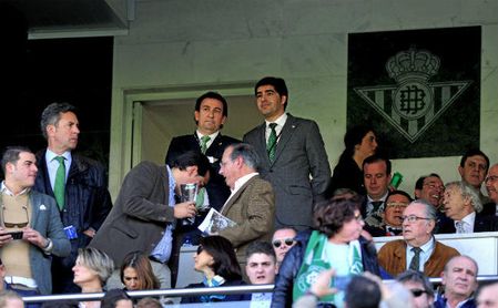 Ángel Haro y José Miguel López Catalán desean expandir la marca Betis por todo el mundo. Ángel Haro y José Miguel López Catalán desean expandir la marca Betis por todo el mundo.
