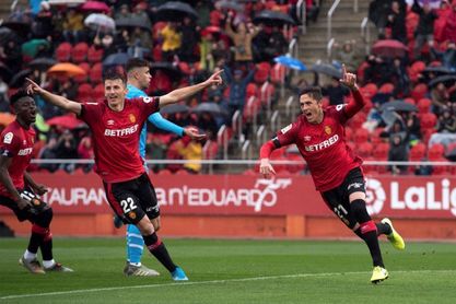 Un Mallorca desatado sorprende al Valencia y le golea 4-1 Un Mallorca desatado sorprende al Valencia y le golea 4-1