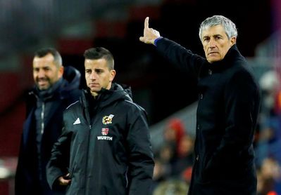 Messi endulza el sufrido debut de Quique Setién Messi endulza el sufrido debut de Quique Setién