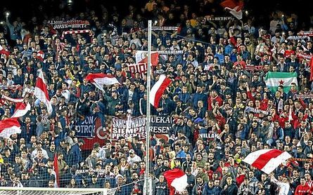 El Sevilla da la cara por sus aficionados El Sevilla da la cara por sus aficionados