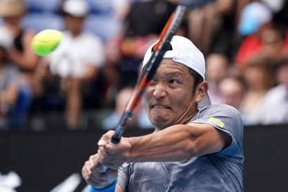 Djokovic se pasea frente al invitado Ito en segunda ronda Djokovic se pasea frente al invitado Ito en segunda ronda