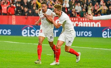 Fernando celebra su primer gol con la camiseta del Sevilla. Fernando celebra su primer gol con la camiseta del Sevilla.