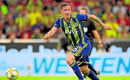 Max Kruse llegó libre al Fenerbahçe desde el Werder Bremen. Max Kruse llegó libre al Fenerbahçe desde el Werder Bremen.