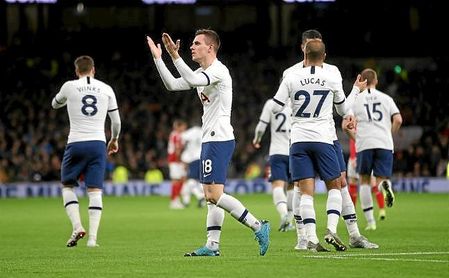 El Tottenham 'dará' dinero al Betis para pujar por el delantero El Tottenham 'dará' dinero al Betis para pujar por el delantero